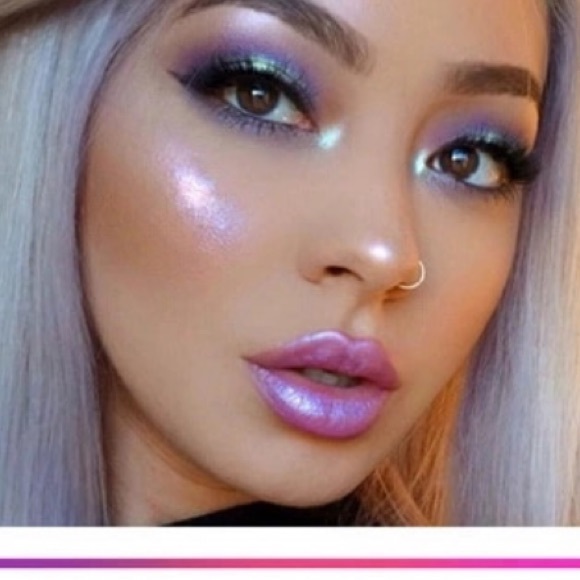 NEW #02 Unicorn Dust Iridescent Highlight Pallette - Picture 6 of 8